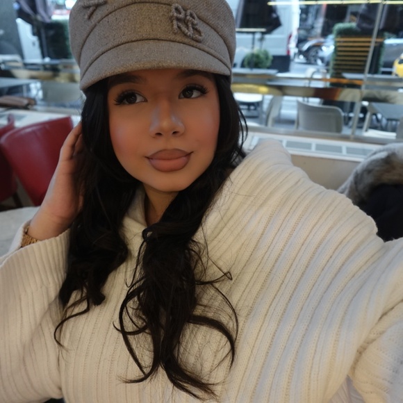 Logo-embellished Baker Boy Cap in Beige
Ruslan Baginskiy - Picture 3 of 3